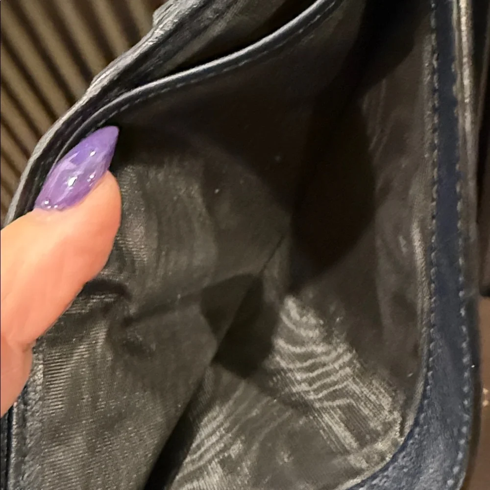 ‼️SALE‼️ Gucci - Men’s Navy Mini GG Embossed Leather Wallet w/Dusty, Box & COA - Picture 8 of 10